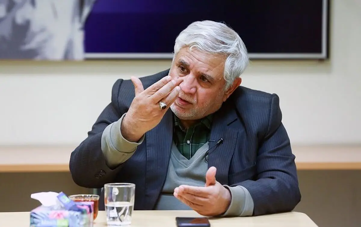 نباید روابط با شرق و غرب را به دوقطبی تبدیل کرد
