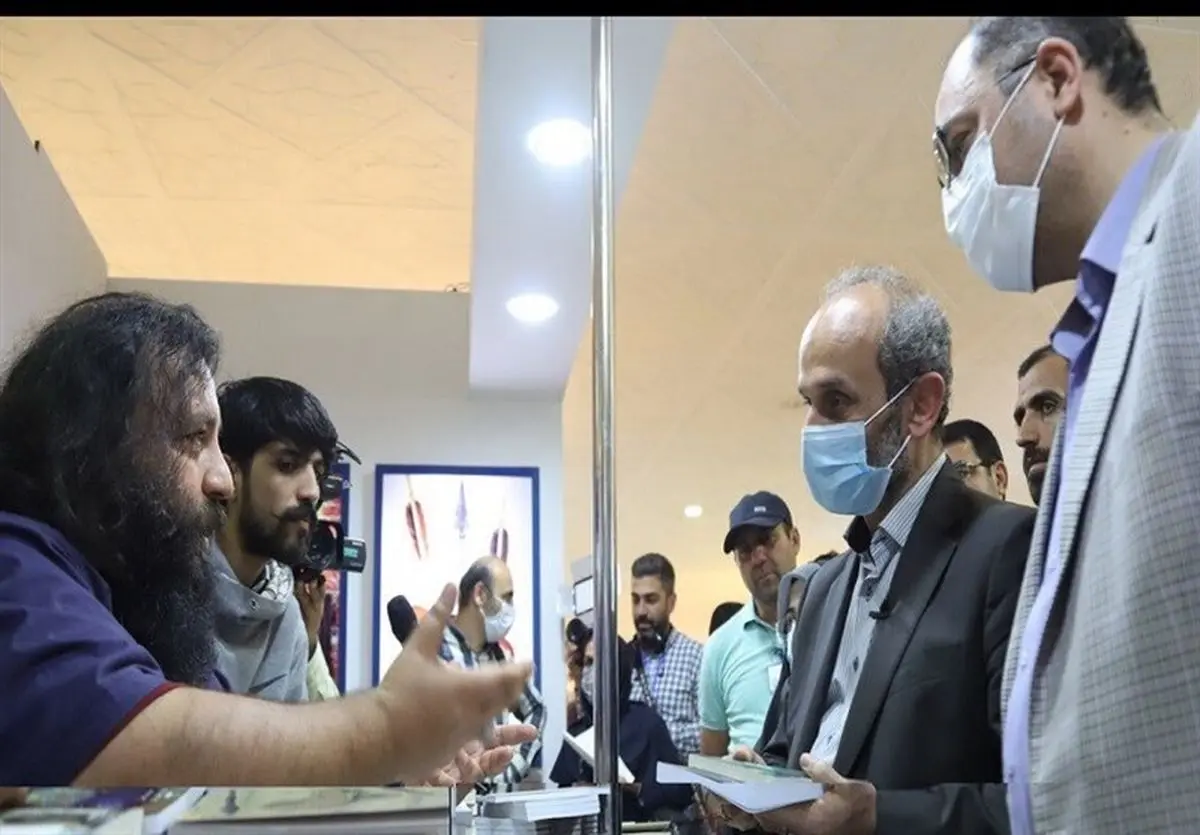 بازدید رئیس صدا و سیما از نمایشگاه کتاب